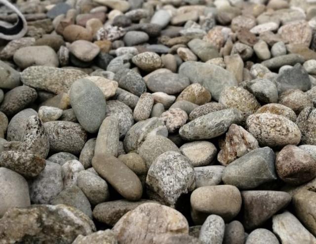 Галька речная пестрая (20-40 мм.)  купить в Санкт-Петербурге от производителя, без посредников