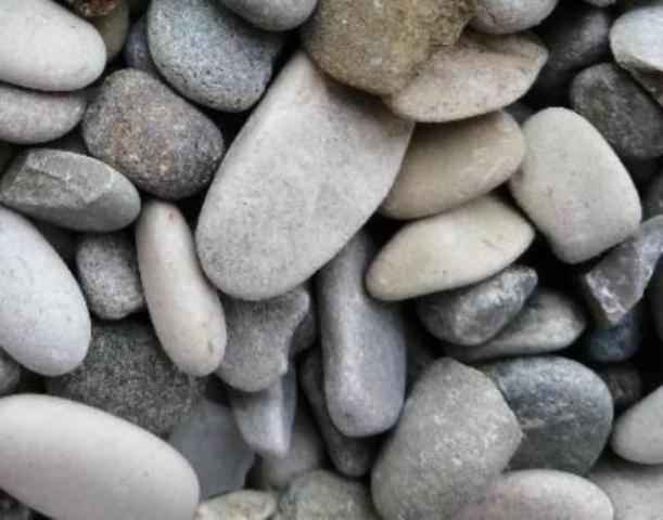 Где заказать гальку и каменную крошку с доставкой?  в Санкт-Петербурге