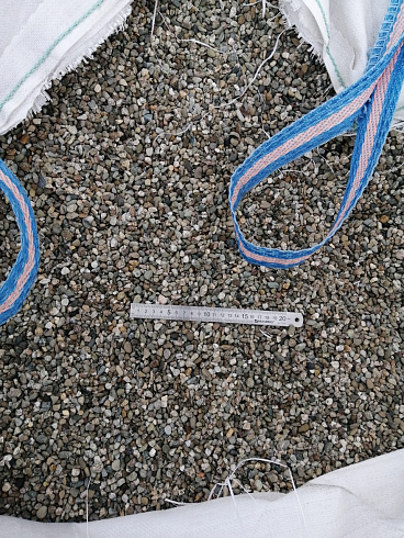 Kamenclub.ru: Галька речная окат (серая) фр.3-5 мм купить  в Санкт-Петербурге галька речная серая бежевый темно-серый окатанный речной камень округлый 9500 руб/т   фото КАМЕНЬ КЛУБ