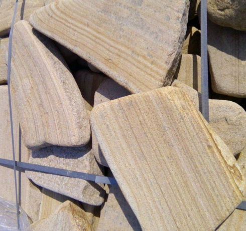 Kamenclub.ru: Песчаник пластушка галтованный желтый с рисунком (3 см)  купить в Санкт-Петербурге плитняк - пластушка желтый песчаник 21000 руб/м3   фото КАМЕНЬ КЛУБ