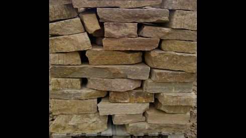 Kamenclub.ru: Песчаник пластушка желтый с рисунком (4-6 см)  купить в Санкт-Петербурге плитняк пластушка желтый с рисунком песчаник 9 000 руб/м3   фото КАМЕНЬ КЛУБ