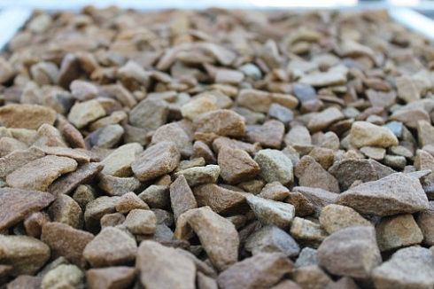 Kamenclub.ru: Щебень крошка желтый (песчаник) фр. 20-40 мм.  купить в Санкт-Петербурге песчаник бежевый рыжий каменная крошка песчаника 9500 руб/т   фото КАМЕНЬ КЛУБ