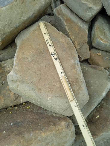 Kamenclub.ru: Песчаник для мощения дорожек, площадок, парковок ( фр 5-10 см)  купить в Санкт-Петербурге песчаник  серый желтый коричневый рыжий песчаник оголтованный окатанный 6500 руб/т   фото КАМЕНЬ КЛУБ