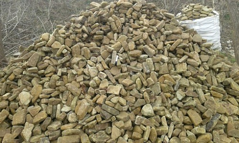 Kamenclub.ru: Песчаник для строительства и кладки блочный (фр 100-200 мм)  купить в Санкт-Петербурге песчаник бежевый серый рыжий валун мелкий для строительства песчаник 6500 руб/т   фото КАМЕНЬ КЛУБ