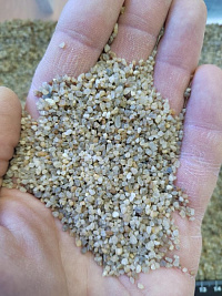 Кварцевый песок сухой фракцинированный фр. 1,6-4 мм.  купить в Санкт-Петербурге фото Камень Клуб