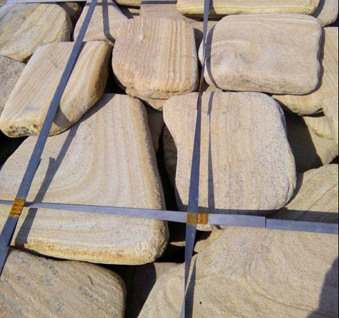 Kamenclub.ru: Песчаник пластушка галтованный желтый с рисунком (3 см)  купить в Санкт-Петербурге плитняк - пластушка желтый песчаник 21000 руб/м3   фото КАМЕНЬ КЛУБ