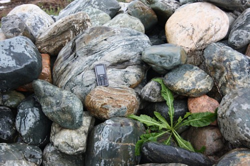 Kamenclub.ru: Ландшафтные валунчики фр.100-500 мм.  купить в Санкт-Петербурге крупный природный камень серый, темно-серый, светло-серый речной валун крупный 4800 руб/т   фото КАМЕНЬ КЛУБ