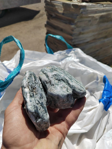 фото Галтованный жадеит (фр. 70-100 мм)  купить в Санкт-Петербурге в интернет-портале КАМЕНЬ КЛУБ