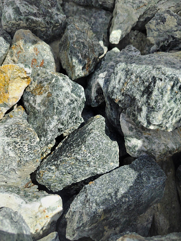 фото Галтованный жадеит (фр. 70-100 мм)  купить в Санкт-Петербурге в интернет-портале КАМЕНЬ КЛУБ