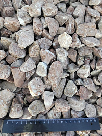 Kamenclub.ru: Мраморная крошка (щебень галтованный розовый) фр.20-40 мм.  купить в Санкт-Петербурге мрамор розовый, красный оголтованный округлый щебень  15000 руб/т   фото КАМЕНЬ КЛУБ