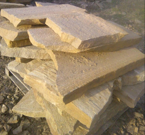 Kamenclub.ru: Форматный камень (плаха) пошаговая дорожка от 70-150 см (4 -12 см)  купить в Санкт-Петербурге плитняк  форматный плаха желтый песчаник 9 000 руб/т   фото КАМЕНЬ КЛУБ