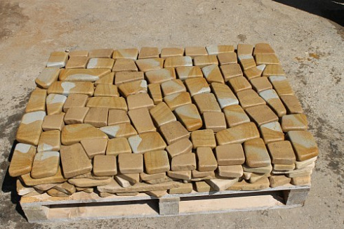 Kamenclub.ru: Песчаник брусчатка (Готика) art PSG-L-01  купить в Санкт-Петербурге    2300 руб/кв.м   фото КАМЕНЬ КЛУБ