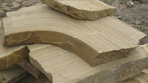 Kamenclub.ru: Форматный камень (плаха) пошаговая дорожка от 70-150 см (4 -12 см)  купить в Санкт-Петербурге плитняк  форматный плаха желтый песчаник 9 000 руб/т   фото КАМЕНЬ КЛУБ