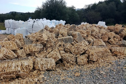 Kamenclub.ru: Крымский природный меотис фр. 100-500 мм.  купить в Санкт-Петербурге меотис бежевый рыжий молочный желтый ракушечник 4 500 руб/т   фото КАМЕНЬ КЛУБ