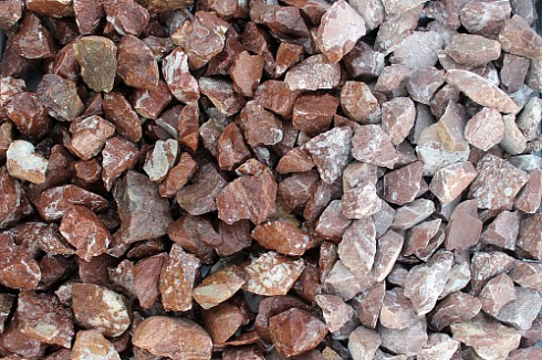 Kamenclub.ru: Мраморная крошка (щебень крошка розовый) фр. 20-40 мм.  купить в Санкт-Петербурге мрамор розовый, красный мраморная крошка декоративная 11000 руб/т   фото КАМЕНЬ КЛУБ
