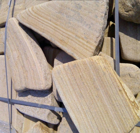 Kamenclub.ru: Песчаник пластушка галтованный желтый с рисунком (3 см)  купить в Санкт-Петербурге плитняк - пластушка желтый песчаник 21000 руб/м3   фото КАМЕНЬ КЛУБ