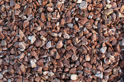 Kamenclub.ru: Мраморная крошка (щебень галтованный розовый) фр.5-10 мм.  купить в Санкт-Петербурге мрамор розовый, красный окатанный мраморный щебень декоративный ландшатфный 15000 руб/т   фото КАМЕНЬ КЛУБ