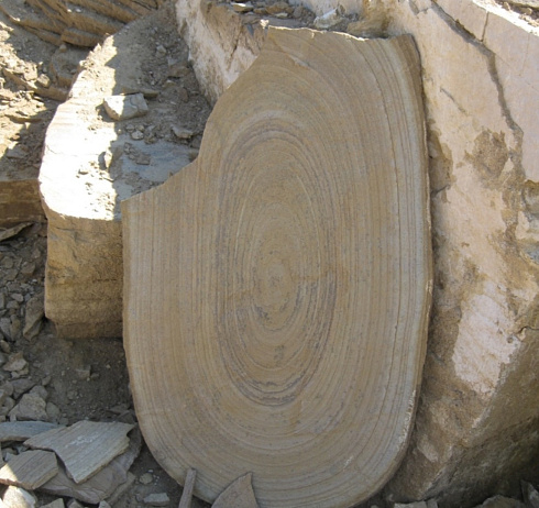 Kamenclub.ru: Форматный камень (плаха) пошаговая дорожка от 70-150 см (4 -12 см)  купить в Санкт-Петербурге плитняк  форматный плаха желтый песчаник 9 000 руб/т   фото КАМЕНЬ КЛУБ