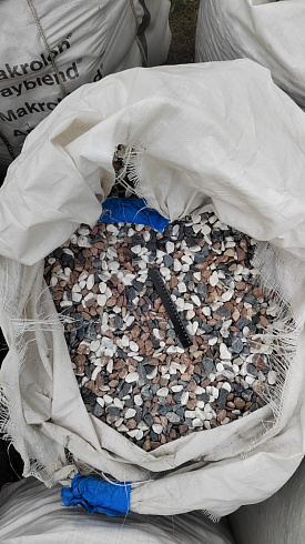 Kamenclub.ru: Мраморная крошка (щебень галтованный микс:белый-зеленый-розовый) фр.20-40 мм.  купить в Санкт-Петербурге мрамор белый, зеленый, розовый мрамор декоративный (галтовка) 15500 руб/т   фото КАМЕНЬ КЛУБ