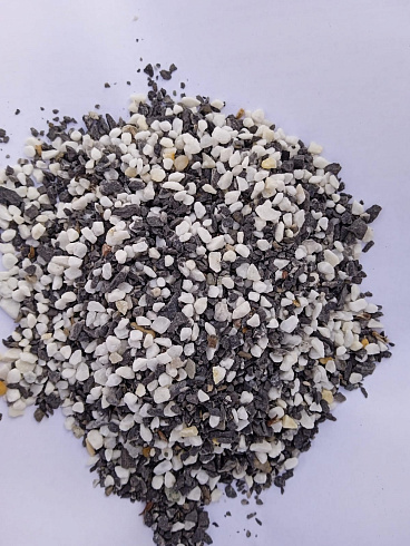Kamenclub.ru: Мраморная крошка (щебень крошка микс : белый-черный-розовый) фр. 3-5 мм.  купить в Санкт-Петербурге мрамор белый, черный, розовый, разноцветный мраморная каменная крошка декорвтивная 12000 руб/т   фото КАМЕНЬ КЛУБ