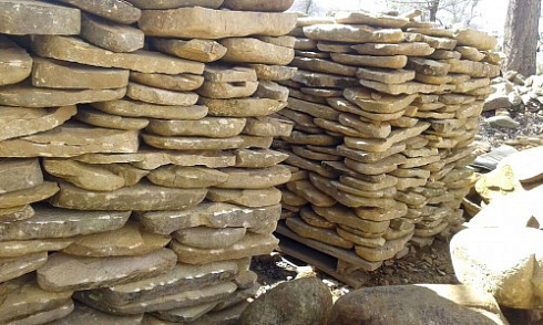 Kamenclub.ru: Песчаник колотый для облицовки (фр. 2-3 см)  купить в Санкт-Петербурге песчаник бежевый серый рыжий песчаник строительный 5000 руб/т   фото КАМЕНЬ КЛУБ