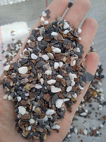 Kamenclub.ru: Мраморная крошка (щебень крошка микс: белый-зеленый-розовый) фр. 5-10 мм  купить в Санкт-Петербурге мрамор белый, зеленый, розовый, разноцветный, молочный декоративная ландшафтная мраморная крошка 9500 руб/т   фото КАМЕНЬ КЛУБ