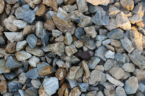 Kamenclub.ru: Мраморная крошка (щебень крошка медовый) фр. 20-40 мм.  купить в Санкт-Петербурге мрамор бежевый рыжий желтый ландшафтная мраморная крошка 12000 руб/т   фото КАМЕНЬ КЛУБ