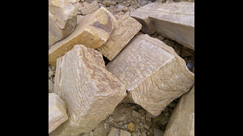 Kamenclub.ru: Песчаник пластушка желтый с рисунком (4-6 см)  купить в Санкт-Петербурге плитняк пластушка желтый с рисунком песчаник 9 000 руб/м3   фото КАМЕНЬ КЛУБ