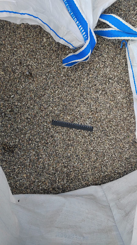 Kamenclub.ru: Галька речная окат (серая) фр.3-5 мм купить  в Санкт-Петербурге галька речная серая бежевый темно-серый окатанный речной камень округлый 9500 руб/т   фото КАМЕНЬ КЛУБ