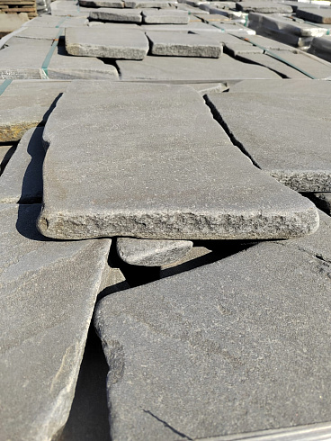 Kamenclub.ru: Песчаник галтованный для облицовки (фр. 2-5 см)  купить в Санкт-Петербурге песчник рыжий желтый серый песчаник окатанный речной 6 000 руб/т   фото КАМЕНЬ КЛУБ