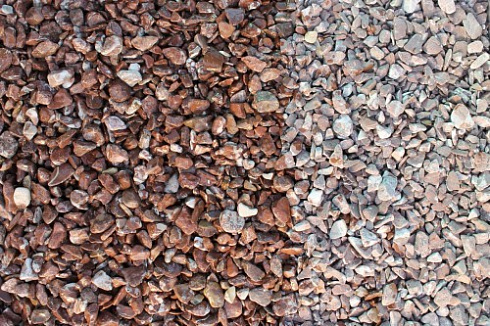 Kamenclub.ru: Мраморная крошка (щебень галтованный розовый) фр.10-20 мм.  купить в Санкт-Петербурге мрамор розовый, красный ландшафтный декоративный окатанный округлый щебень 15000 руб/т   фото КАМЕНЬ КЛУБ