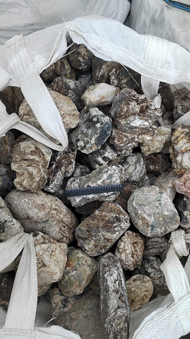 Kamenclub.ru: Кварцевый валунчик фр.100-300 мм.  купить в Санкт-Петербурге кварц белый, бежевый молочный рыжий крупный природный камень галечник 7850 руб/т   фото КАМЕНЬ КЛУБ