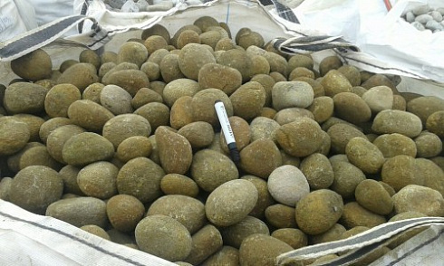 Kamenclub.ru: Песчаник ядра, фр. 100-300 мм  купить в Санкт-Петербурге песчаник бежевый серый рыжий речная галька 5 000 руб/т   фото КАМЕНЬ КЛУБ