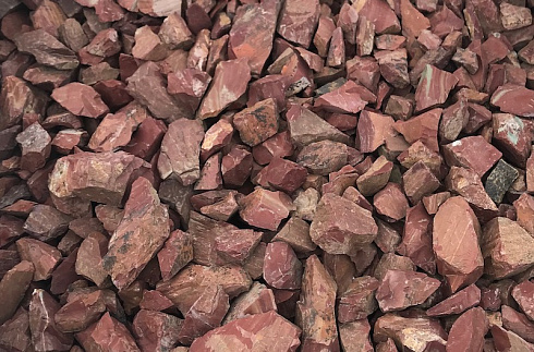 Kamenclub.ru: Щебень крошка красный (ЯШМА) фр. 10-20 мм.  купить в Санкт-Петербурге яшма красный, бордовый, оранжевый, рыжий декоративный каменный ландшафтный щебень колотый 9000 руб/т   фото КАМЕНЬ КЛУБ