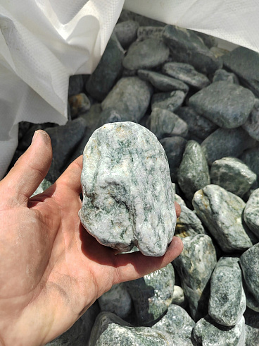 фото Галтованный жадеит (фр. 70-100 мм)  купить в Санкт-Петербурге в интернет-портале КАМЕНЬ КЛУБ