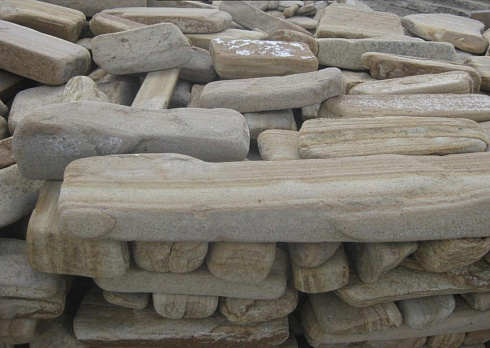 Kamenclub.ru: Песчаник пластушка галтованный желтый с рисунком (3 см)  купить в Санкт-Петербурге плитняк - пластушка желтый песчаник 21000 руб/м3   фото КАМЕНЬ КЛУБ