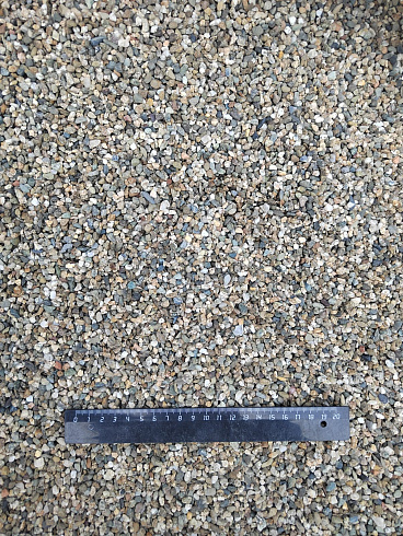 Kamenclub.ru: Галька речная окат (серая) фр.3-5 мм купить  в Санкт-Петербурге галька речная серая бежевый темно-серый окатанный речной камень округлый 9500 руб/т   фото КАМЕНЬ КЛУБ