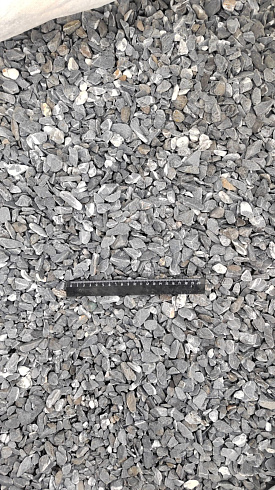 Kamenclub.ru: Щебень галтованный черный (мрамор) фр.10-20 мм.  купить в Санкт-Петербурге мрамор черный с белыми прожилками, черный, белый окатанный округлый ландшафтный декоративный щебень 15000 руб/т   фото КАМЕНЬ КЛУБ