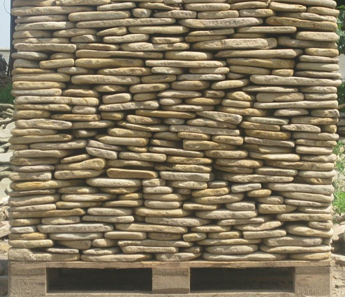 Kamenclub.ru: Песчаник пластушка галтованный желтый с рисунком (3 см)  купить в Санкт-Петербурге плитняк - пластушка желтый песчаник 21000 руб/м3   фото КАМЕНЬ КЛУБ