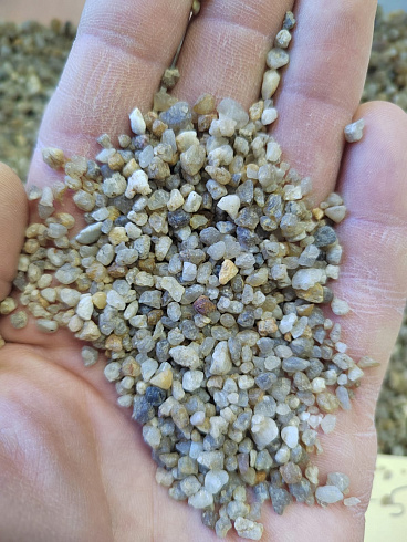 Кварцевый песок для площадок фр. 2-5 мм.  купить в Санкт-Петербурге фото Камень Клуб