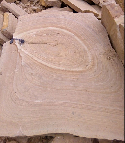 Kamenclub.ru: Форматный камень (плаха) пошаговая дорожка от 70-150 см (4 -12 см)  купить в Санкт-Петербурге плитняк  форматный плаха желтый песчаник 9 000 руб/т   фото КАМЕНЬ КЛУБ