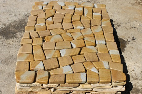 Kamenclub.ru: Песчаник брусчатка (Готика) art PSG-L-01  купить в Санкт-Петербурге    2300 руб/кв.м   фото КАМЕНЬ КЛУБ