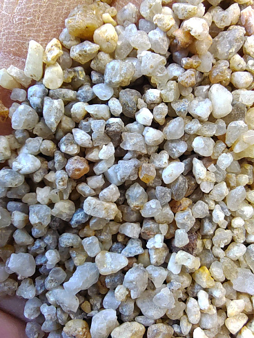 Кварцевый песок для площадок фр. 2-5 мм.  купить в Санкт-Петербурге фото Камень Клуб