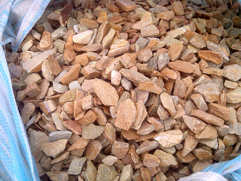 Kamenclub.ru: Щебень крошка желтый (ЗЛАТОЛИТ) фр. 20-40 мм.  купить в Санкт-Петербурге златолит бежевый, золотистый, желтый декоративная каменная крошка 10800 руб/т   фото КАМЕНЬ КЛУБ