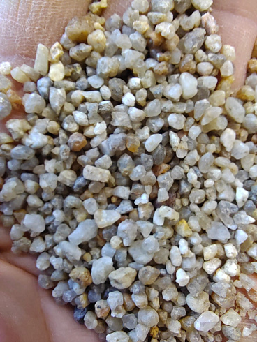 Кварцевый песок для площадок фр. 2-5 мм.  купить в Санкт-Петербурге фото Камень Клуб