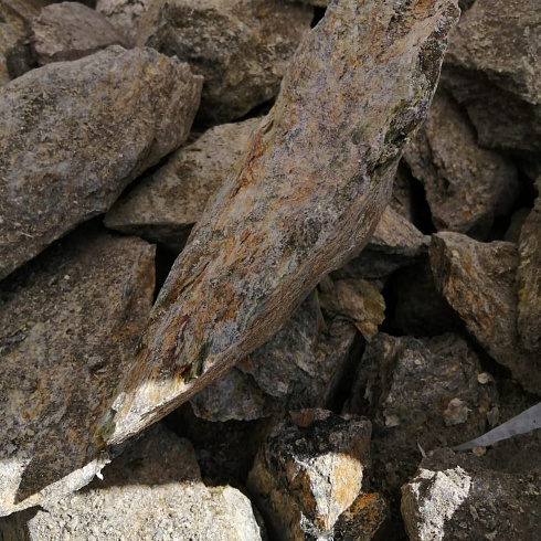 фото Змеевик салатовый  (фр. 70-100 мм)  купить в Санкт-Петербурге в интернет-портале КАМЕНЬ КЛУБ