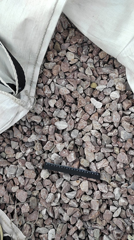 Kamenclub.ru: Мраморная крошка (щебень галтованный розовый) фр.20-40 мм.  купить в Санкт-Петербурге мрамор розовый, красный оголтованный округлый щебень  15000 руб/т   фото КАМЕНЬ КЛУБ