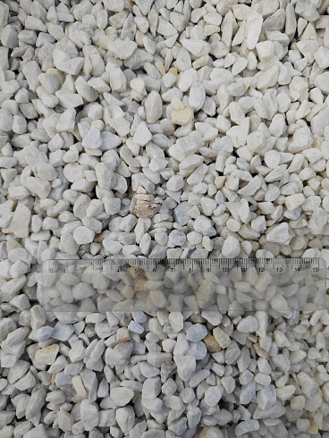 Kamenclub.ru: Мраморная крошка, щебень, цвет-белый, фр. 5-10 мм.  купить в Санкт-Петербурге мрамор белый, айвори, молочный мраморная каменная крошка ландшафтная 12000 руб/т   фото КАМЕНЬ КЛУБ