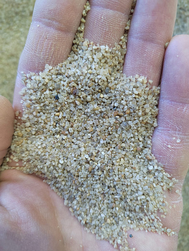 Кварцевый песок для площадок фр. 0,6-1,2 мм.  купить в Санкт-Петербурге фото Камень Клуб