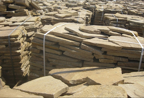 Kamenclub.ru: Песчаник пластушка желтый с рисунком (3 см)  купить в Санкт-Петербурге песчаник желтый с рисунком, рыжий, желтый песчаник пластушка ландшафтная рваная 8 500 руб/м3   фото КАМЕНЬ КЛУБ